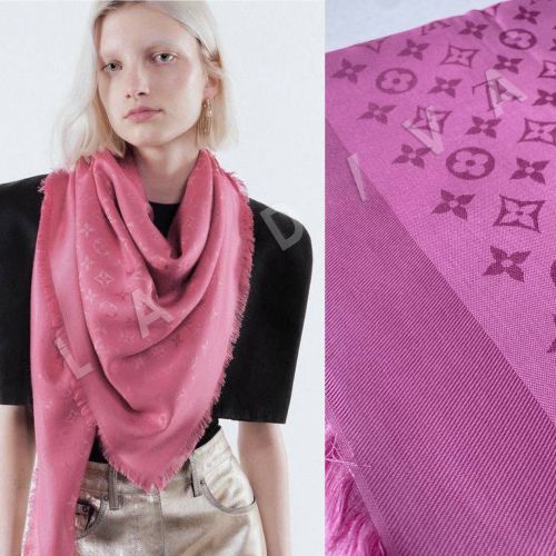 Шаль Louis Vuitton в ярко-розовом цвете