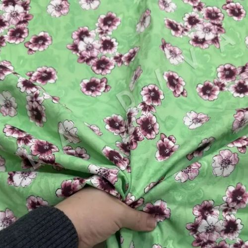 Хлопок Blumarine в жаккардовом плетении цветочный принт на зеленом фоне 