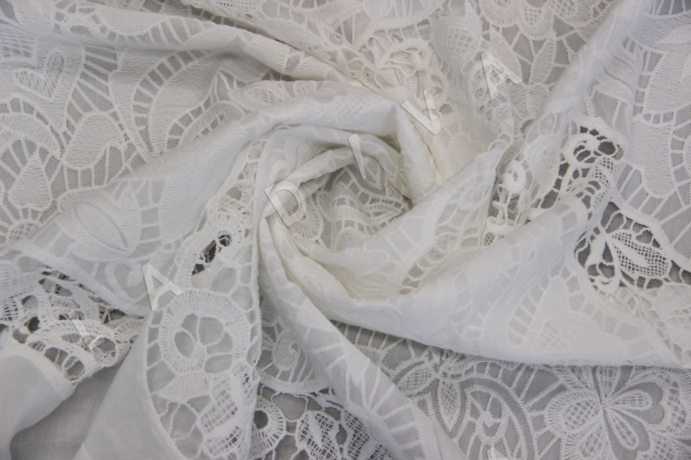 Кружево шитье с вышивкой широкое 20 см снежно-белое