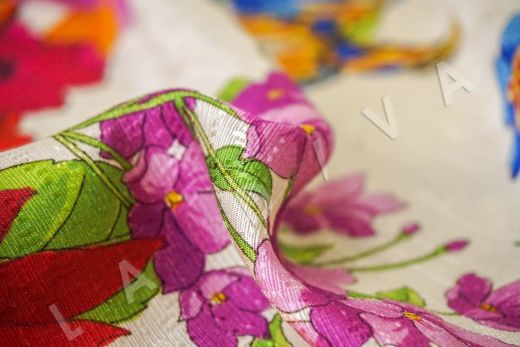 платок с цветочным принтом на молочном фоне рис-3