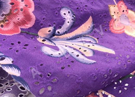 Хлопковое шитье с цветочным принтом на фиолетовом фоне рис-2