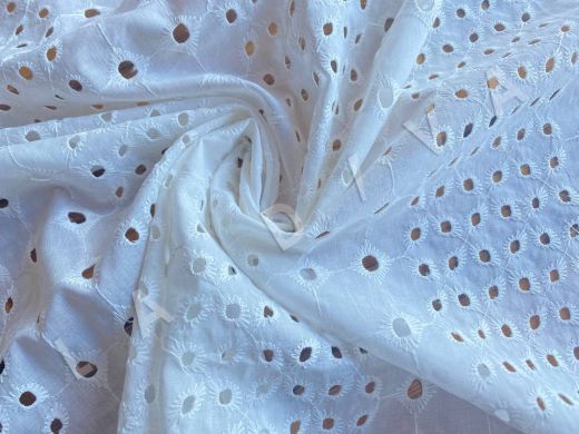 Шитье белого цвета с геометрической вышивкой рис-2