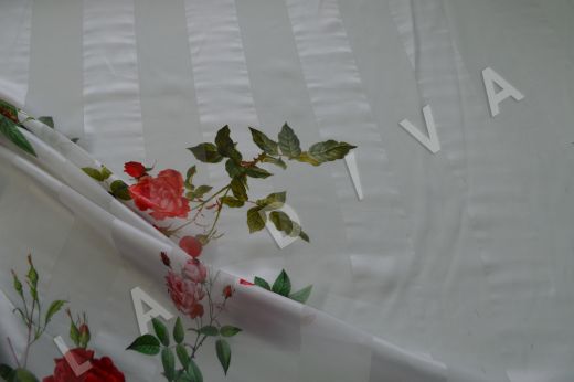 Шелк-деворе с цветочным принтом