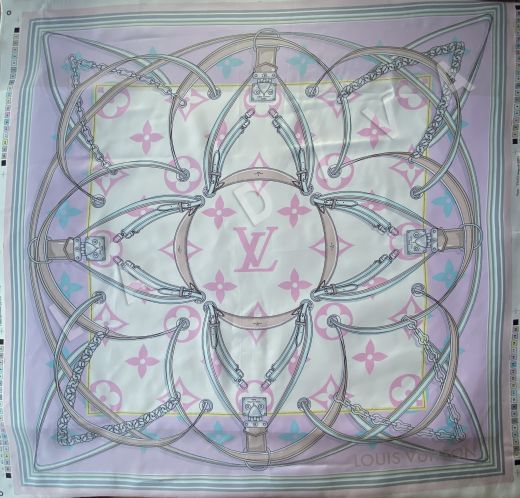 Шелковый платок Louis Vuitton подписной D_176