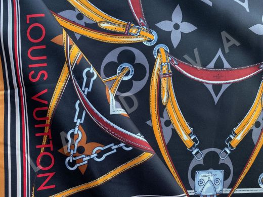 Шелковый платок Louis Vuitton подписной рис-4