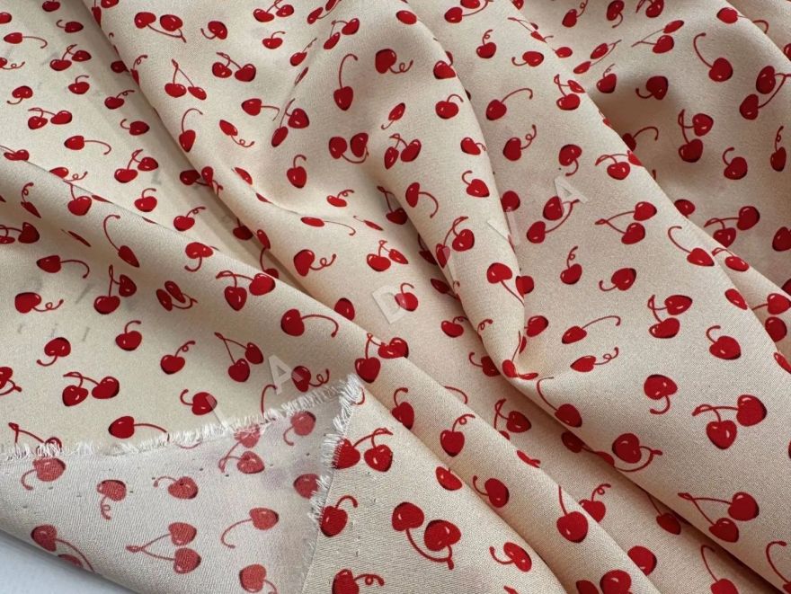 Шелк в стиле Ульяна Сергеенко на бежевом фоне в вишенки  рис-4