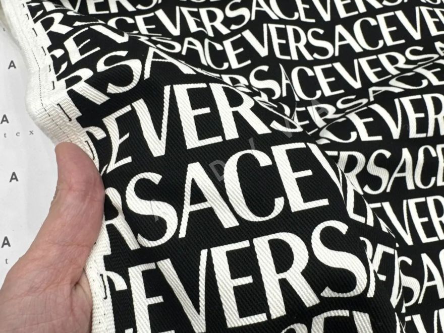 Versace хлопковый джинс с логотипом рис-4 Versace хлопковый джинс с логотипом рис-4