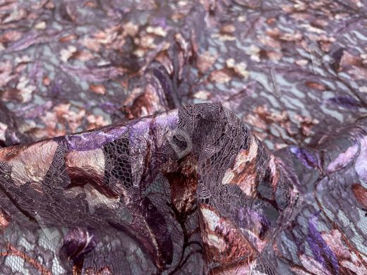 Гипюр фиолетового цвета с цветочным принтом рис-2