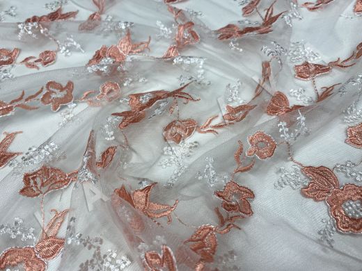 Вышивка на сетке с серебристо-розовым цветочным узором  рис-2