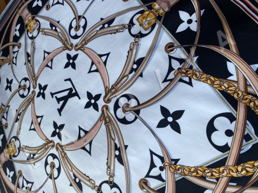 Шелковый платок Louis Vuitton подписной рис-7