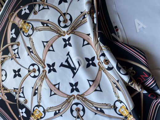 Шелковый платок Louis Vuitton подписной рис-8