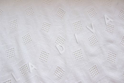 Шитье "Valentino" с геометрической вышивкой белого цвета