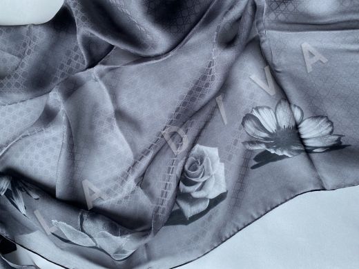 Шелковый шарф Dior, подписной D-213