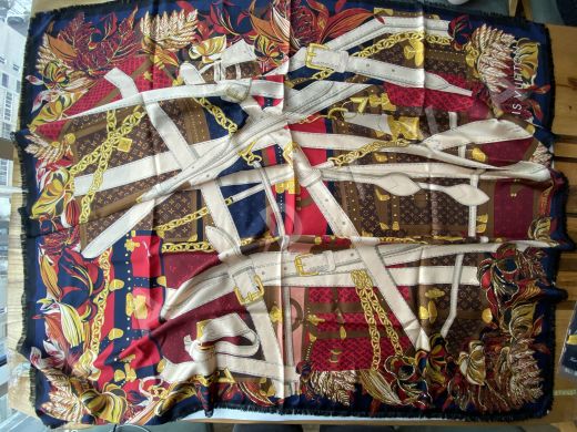 Шелковый платок Louis Vuitton, ручная вышивка нитью люрекса и пайетками рис-3