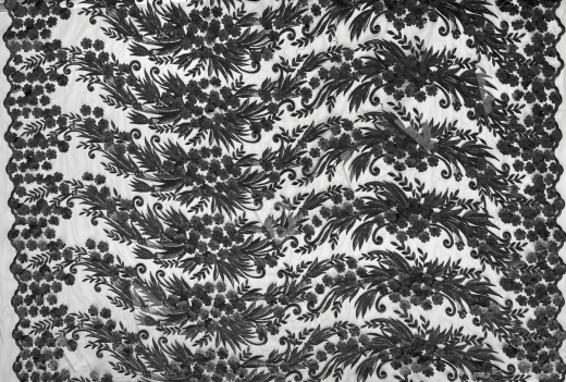  Вышивка с пайетками на сетке на чёрном фоне  рис-3