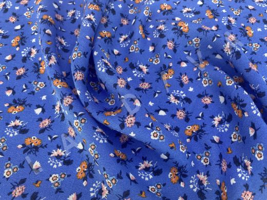 Вискоза плательно-блузочная с цветочным принтом на синем фоне рис-3