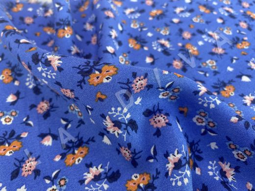 Вискоза плательно-блузочная с цветочным принтом на синем фоне рис-4
