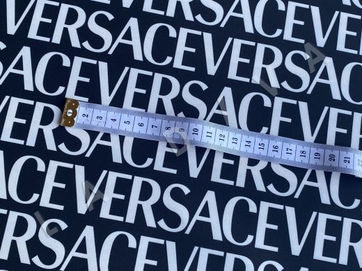 Плащевая Versace, подписная на черном фоне рис-5
