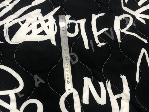 Курточная в стиле DG, двусторонняя, тонкая "надписи" на черном фоне рис-4
