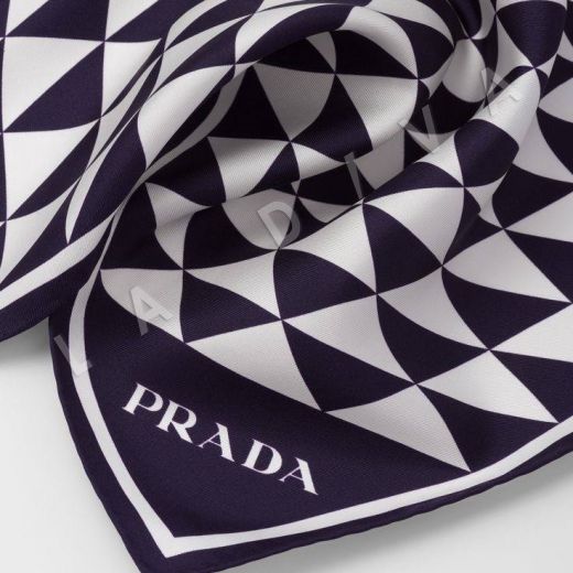 Шёлковый платок Prada, твиловое плетение D-250 