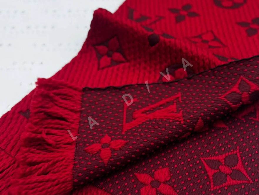 Шарф LOUIS VUITTON в глубоком красном цвете D-987 Шарф LOUIS VUITTON в глубоком красном цвете D-987