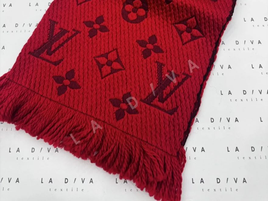 Шарф LOUIS VUITTON в глубоком красном цвете рис-3 Шарф LOUIS VUITTON в глубоком красном цвете рис-3