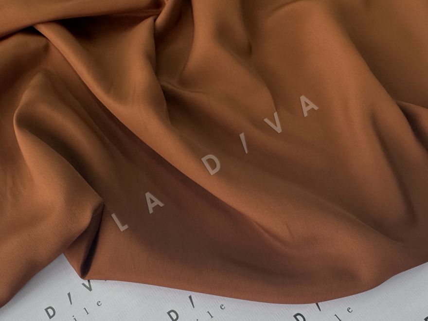 Однотонный креповый шелк с ацетатом Max Mara в тепло-коричневом цвете рис-3