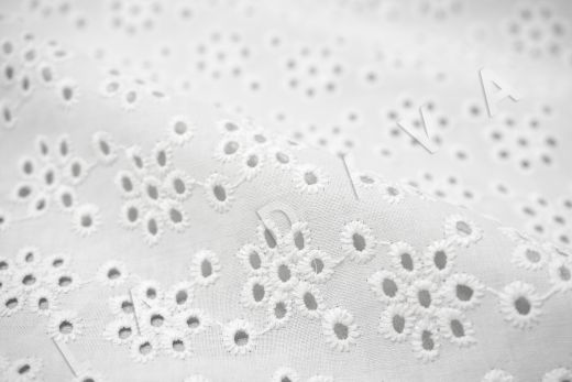 Шитье белого цвета с цветочной вышивкой рис-4