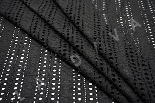 Шитье черного цвета с геометрической вышивкой рис-3