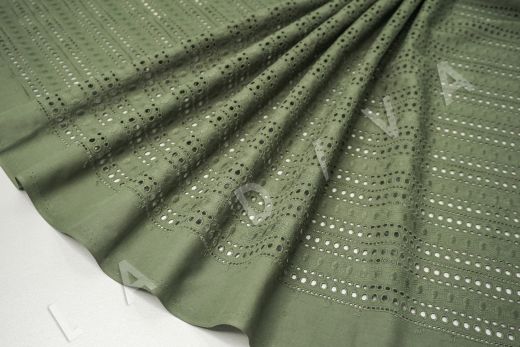 Шитье серо-зеленого цвета с геометрической вышивкой