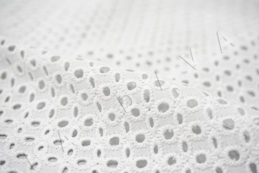 Шитье белого цвета с геометрической вышивкой рис-3
