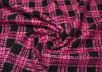 костюмная шерсть в клетку на розовом фоне