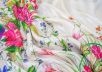 платок с цветочным принтом на бежевом фоне рис-2