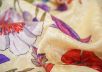 платочный шелк с цветочным принтом на бежевом фоне рис-3