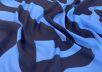 Купро с абстрактным принтом на голубом фоне рис-3