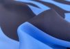 Купро с абстрактным принтом на голубом фоне рис-4