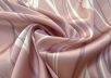 Атласный шелк с растительным принтом в бежево-персиковом цвете 2109800016087 