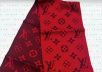 Шарф LOUIS VUITTON в глубоком красном цвете рис-2 Шарф LOUIS VUITTON в глубоком красном цвете рис-2