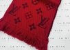 Шарф LOUIS VUITTON в глубоком красном цвете рис-3 Шарф LOUIS VUITTON в глубоком красном цвете рис-3